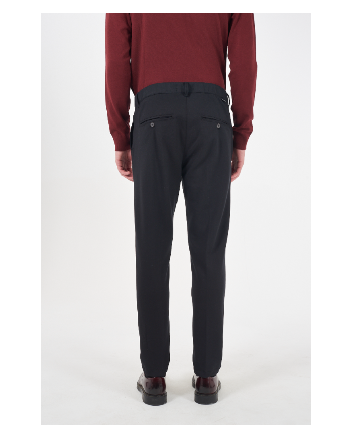 Plon. p680 wl00 yes-zee hombre