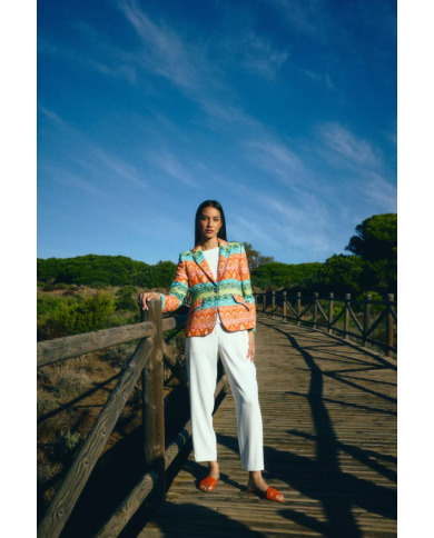 Americana naira tinta mujer