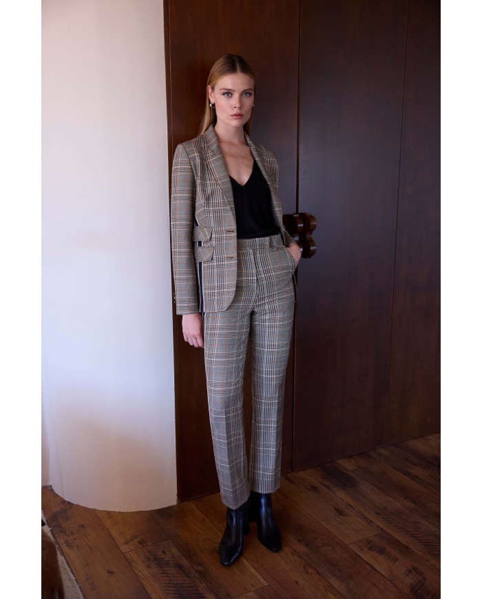 Plon. 49023 arggido mujer